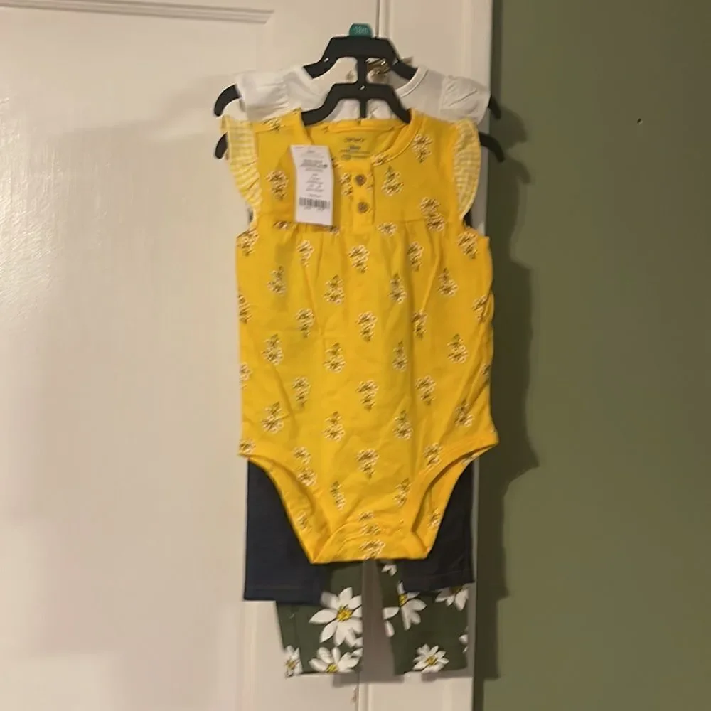 Carter’s 4 piece set 18 Month Flowers
